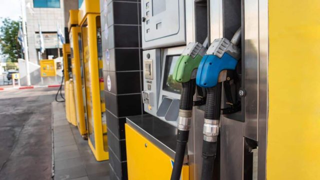 Να το παρατηρείτε ΠΑΝΤΑ: Έτσι μας κλέβουν κάθε φορά που βάζουμε βενζίνη!