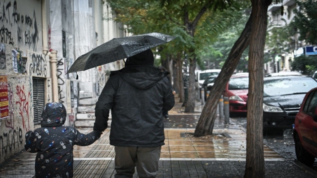 Ψυχρή «εισβολή» την Κυριακή (24/11): Πτώση της θερμοκρασίας και έντονοι βοριάδες