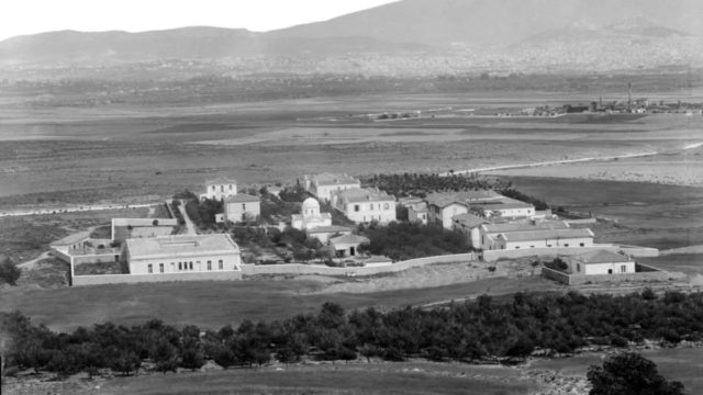 Κουίζ για την παλιά Αθήνα: Σίγουρα δεν αναγνωρίζεις το εικονιζόμενο συγκρότημα κτιρίων