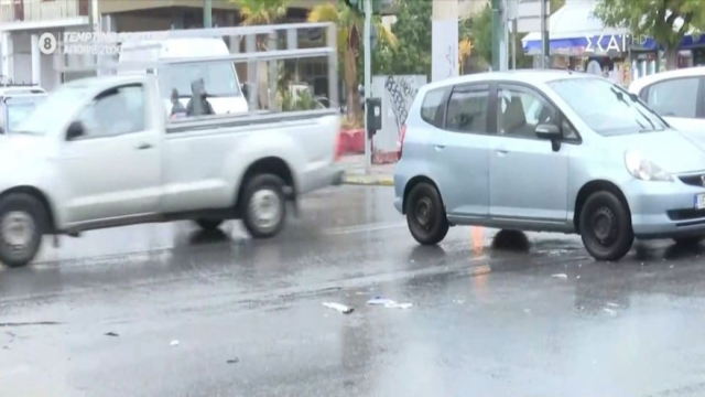 Σοκ στο κέντρο της Αθήνας: Σοβαρό τροχαίο με τραυματισμό μοτοσικλετιστή