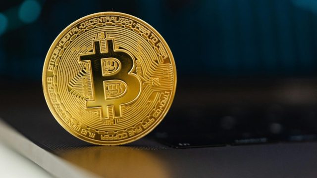 Εκλογές ΗΠΑ: Ιστορικό ρεκόρ για το Bitcoin – «Βουτιά» για το πετρέλαιο