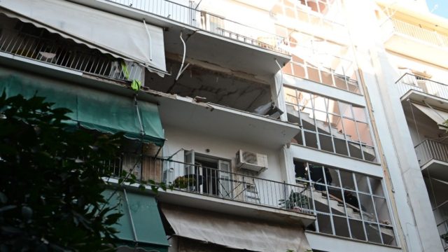 Έκρηξη στους Αμπελόκηπους: Γιος ευκατάστασης οικογένειας ο 37χρονος που διαμελίστηκε – Φρουρούμενη νοσηλεύεται η 33χρονη που έχει τραυματιστεί