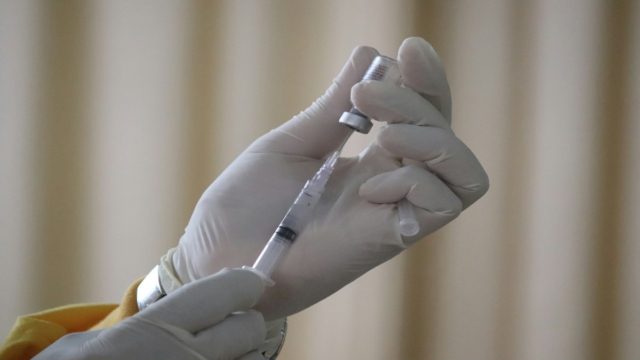 Εμβόλια: 4 ψέματα και 1 αλήθεια που κανείς δεν σου έχει πει