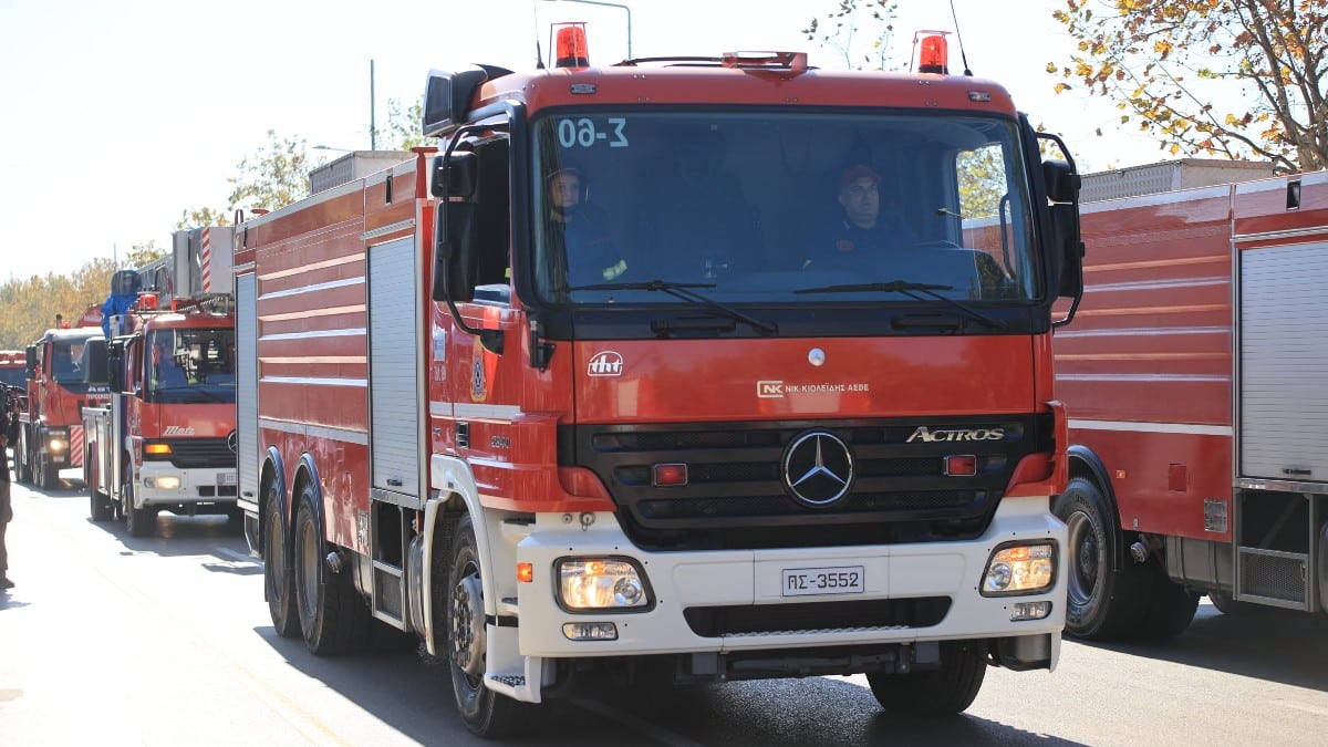 Συναγερμός στην Πυροσβεστική: Φωτιά σε χώρο ανακύκλωσης οχημάτων στο Κορωπί – Ένας τραυματίας