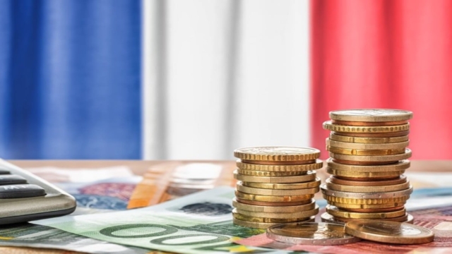 Στα πρόθυρα οικονομικής καταστροφής η Γαλλία – Για πρώτη φορά στην ιστορία δανείζεται πιο ακριβά από την Ελλάδα