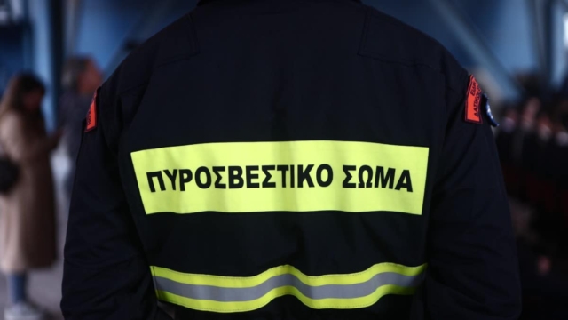 Φωτιά σε υπαίθριο χώρο στο Μενίδι – Στο σημείο επιχειρούν δυνάμεις της Πυροσβεστικής