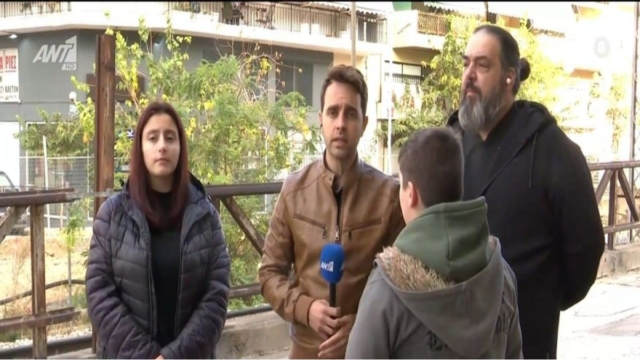 Γιος του viral ιερέα του TikTok: Δέχθηκε bulling – «Μου έβγαλαν ένα ψαλίδι και μου είπαν “θα σε σκοτώσω”»