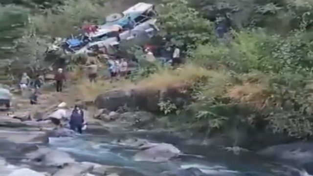 Ινδία: Λεωφορείο έπεσε σε φαράγγι και έχασαν τη ζωή τους πάνω από 20 άτομα – Πολλοί οι τραυματίες