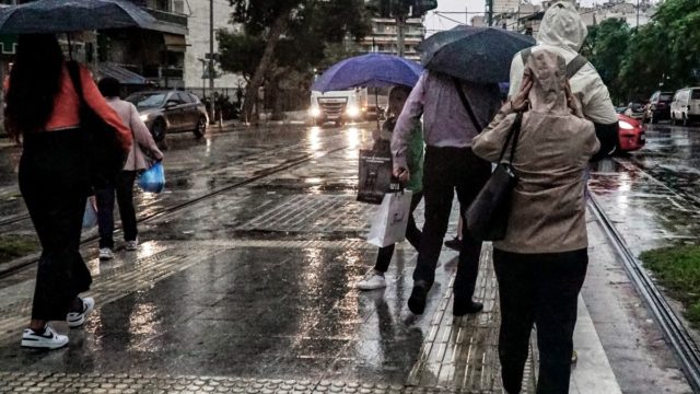 Καιρός σήμερα 2/11: Τοπικές βροχές, ανεβασμένες θερμοκρασίες βλέπουν Μαρουσάκης και Σούζη – Πότε καταφθάνει το «ουκρανικό ψύχος»
