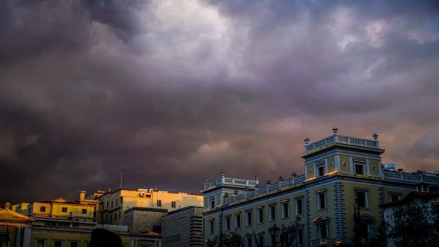 Καιρός σήμερα 4/11: Πτώση θερμοκρασίας σε όλη τη χώρα και βροχές – Ποιες περιοχές θα δουν «νερό»