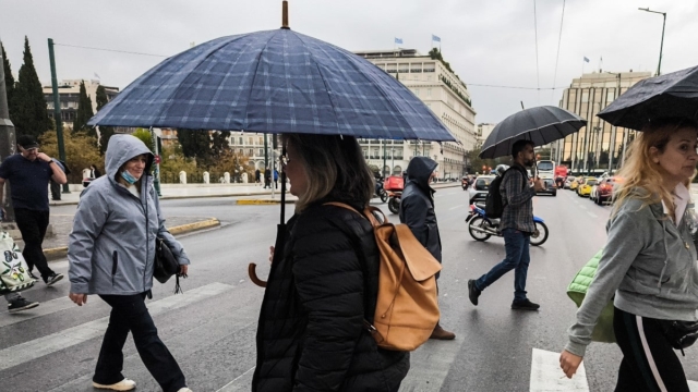 Η κακοκαιρία ξεκίνησε να σκεπάζει την Αττική: Οι 4 περιοχές που κινδυνεύουν με πλημμύρα σύμφωνα με τον Κικίλια