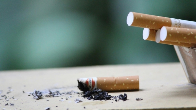 Κόβεις ξαφνικά το κάπνισμα; 7 κοινά συμπτώματα στέρησης της νικοτίνης!