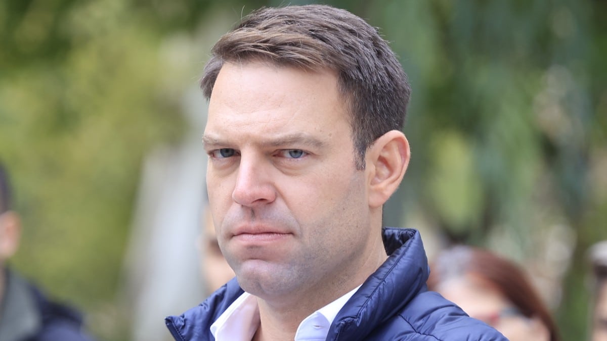 Ο ίδιος ο Κασσελάκης τρολάρει το ίδιο του το κόμμα: «Το καλύτερο όνομα που μου πρότειναν είναι… Κ.ΡΙ.ΑΡΙ.»