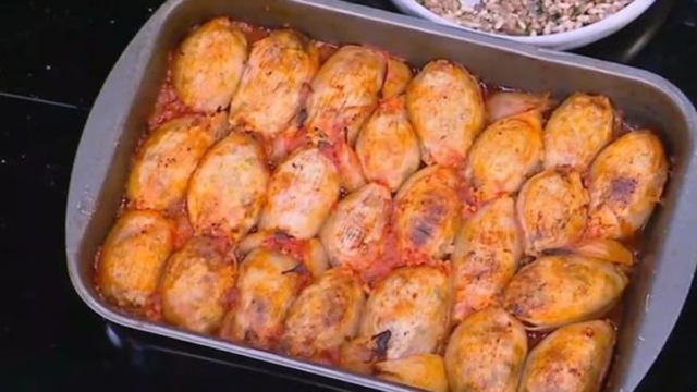 Κελέμια: Εύκολη συνταγή για λαχταριστά κρεμμύδια γεμιστά 