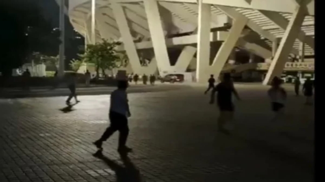 Μακελειό στην Κίνα: Αυτοκίνητο έπεσε πάνω σε πλήθος έξω από στάδιο – 35 νεκροί