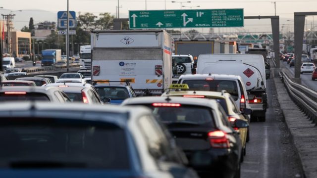 LIVE κίνηση στους δρόμους: Δεν κινείται τίποτα στον Κηφισό – Μεγάλες καθυστερήσεις σε Αττική Οδό