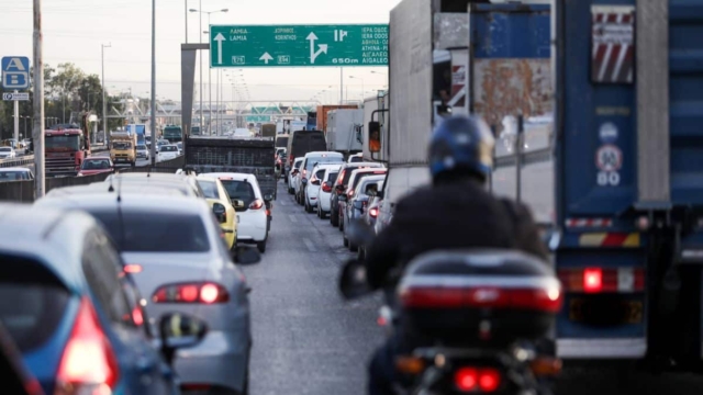 Live κίνηση τώρα: Τρομερό μποτιλιάρισμα στην άνοδο του Κηφισού  – Σοβαρό τροχαίο με φορτηγό