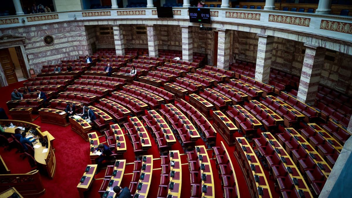 Οι ανατροπές και οι καραμπόλες στον κοινοβουλευτικό χάρτη – 6 στα 8 κόμματα έχουν απώλειες – Τα 2+1 της ΝΔ