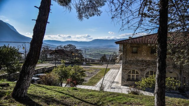 Κόνιτσα: Το ορεινό χωριό της Ηπείρου με τη μαγευτική ομορφιά και την τεράστια ιστορία στο Έπος του ’40!