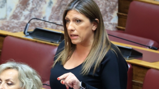 Ζωή Κωνσταντοπούλου: Αίτημα στη Βουλή για άρση της ασυλίας της – Πήγε να πάρει το μικρόφωνο από έδρα δικαστηρίου