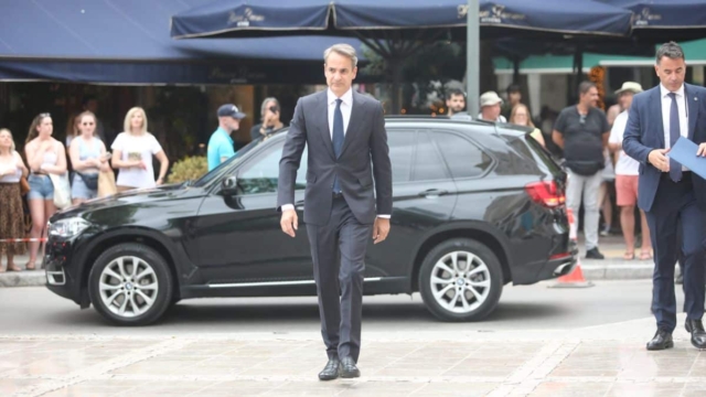 Η διαγραφή Σαμαρά φέρνει πρόωρες εκλογές; Ο γρίφος και η τοποθέτηση του Μαξίμου – Τι λέει η αντιπολίτευση;