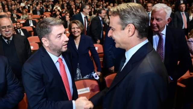 Σταθερά μπροστά η ΝΔ, το ΠΑΣΟΚ ανεβαίνει: Τι σήμαινε για τα επόμενα «βήμα» στο κίνημα το δείπνο Ανδρουλάκη