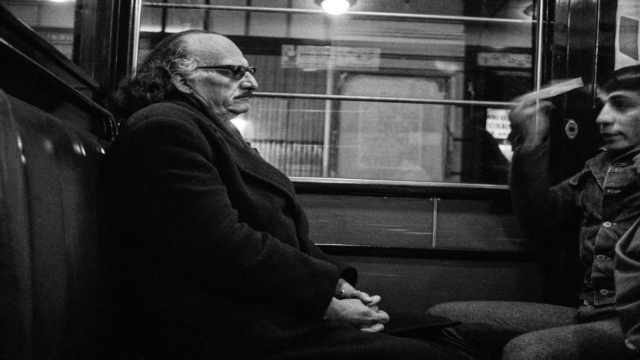 26 χρόνια χωρίς τον Μιχάλη Κατσαρό: «Ιδιόρρυθμος, αμφισβητίας, μέσα από έναν ρομαντικό και πιο πολύ ρητορικό αναρχισμό»
