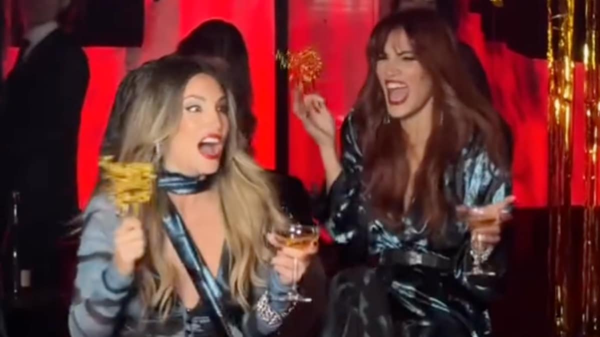 Επική τούμπα της Μαίρης Συνατσάκη σε έξοδο με την Οικονομάκου