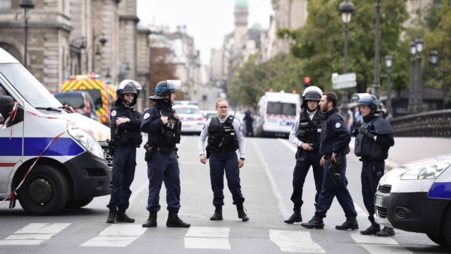 Συναγερμός στη Γαλλία: Ομηρία πολιτών σε εστιατόριο του Παρισιού από ταμπουρωμένο άνδρα