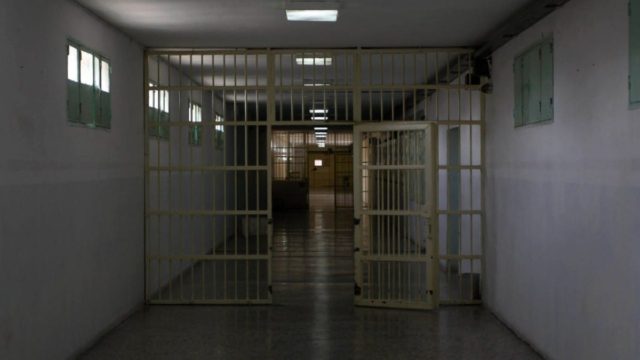 Ενδοοικογενειακή βία στην Πάτρα: Προσωρινά κρατούμενος ο 49χρονος που ξυλοκόπησε άγρια την πρώην σύντροφό του