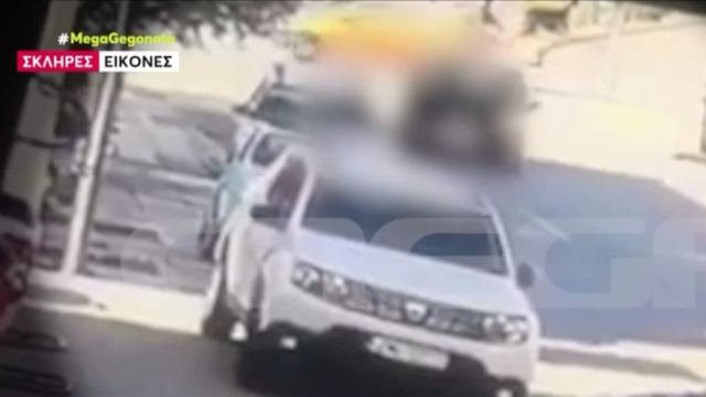Η σοκαριστική στιγμή που αυτοκίνητο παρασέρνει πεζό στο Περιστέρι – Τον εκτινάσσει ψηλά, παγωμένοι οι περαστικοί