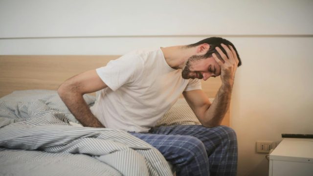 Τρομερός πόνος στο αυτί; 7 πιθανοί λόγοι και πώς να το αντιμετωπίσετε