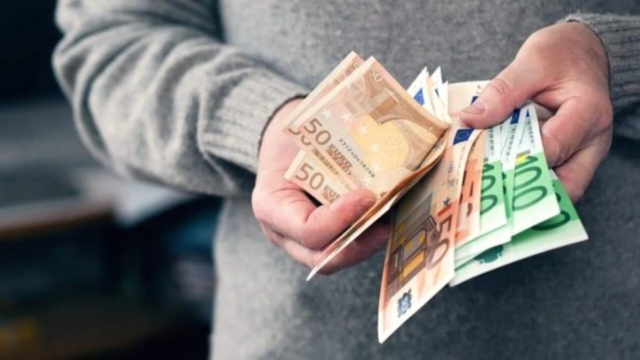 Συντάξεις Δεκεμβρίου: Ξεκινούν οι πληρωμές στους δικαιούχους – Ποιοι μπορούν να κάνουν αίτηση για συνταξιοδότηση από τα 58,5 έτων με αύξηση 2,5%;