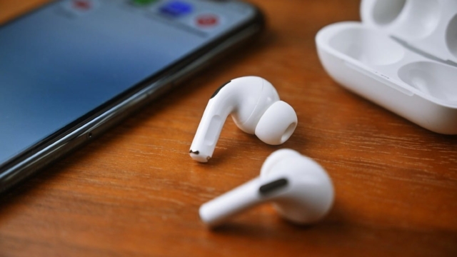 Πόσο συχνά οι άνθρωποι καθαρίζουν τα AirPods τους; Τι έδειξε νέα έρευνα