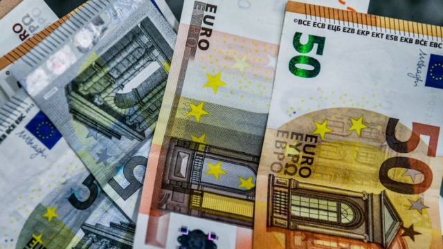 Αυξήσεις μισθών και συντάξεων πάνω από 1 δισ. ευρώ και μείωση φόρων: Όσα προβλέπει ο προϋπολογισμός του 2025