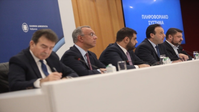 Κάμερες τροχαίας: Παρουσιάστηκε από την κυβέρνηση το σχέδιο με τις 1.388 κάμερες και τα sms σε οδικές παραβάσεις