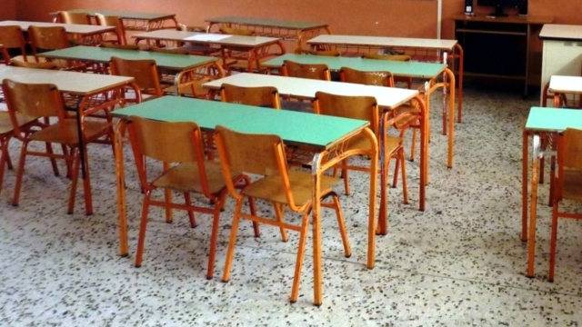 Βγήκε μαχαίρι σε σχολείο του Αγρινίου: Μαθητής απείλησε 14χρονη – Τρεις συλλήψεις