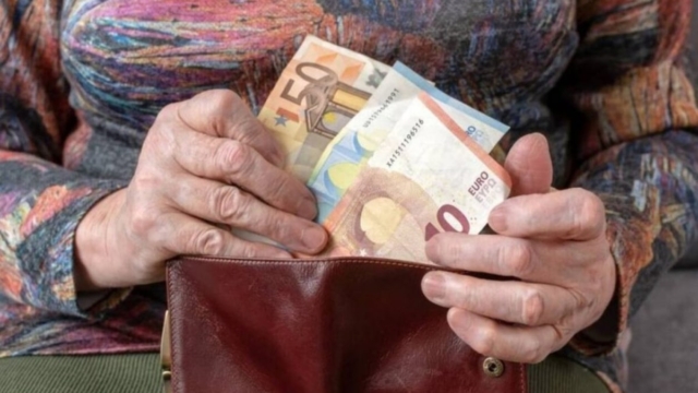 Συντάξεις: Ποιοι θα δουν αύξηση έως και 75 ευρώ; 
