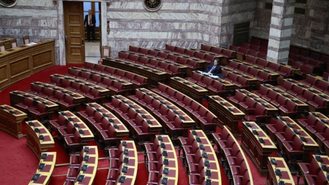 Τρεις και… ο κούκος στον ΣΥΡΙΖΑ: Οι μαζικές παραιτήσεις και ο λόγος που παραμένει αντιπολίτευση