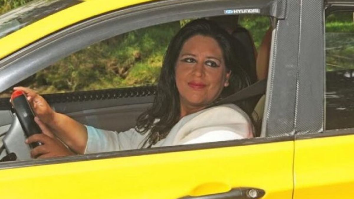 «Μεγάλωσα το παιδί μου μόνη μέσα σε ένα ταξί, σήμερα έχω δικό μου στόλο…» – Η ιστορία της Ηλέκτρας που συγκίνησε το πανελλήνιο