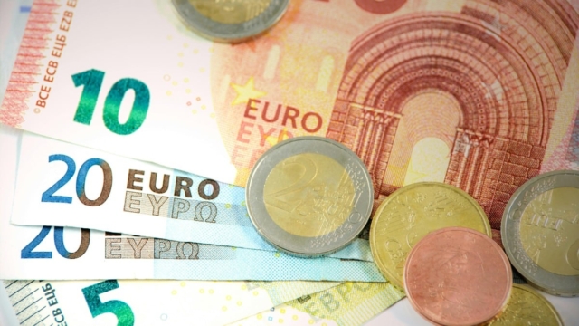 Τεράστια ανάσα: Έσκασε επίδομα 830 ευρώ!