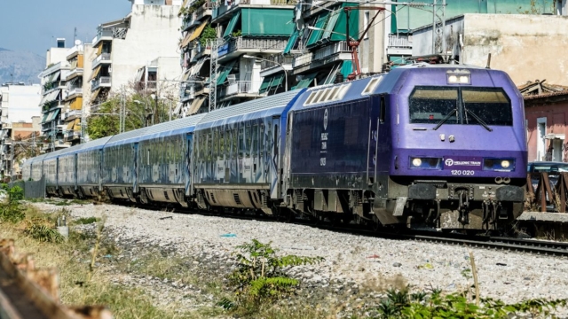 Παραλίγο νέα «Τέμπη» στην Πιερία: Τρένο θα διέλυε ακινητοποιημένο συρμό προαστιακού