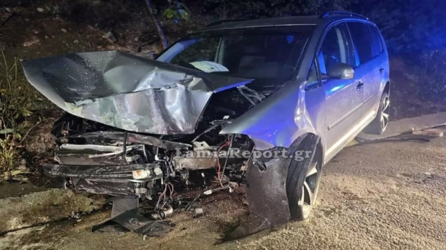 Τρομακτικό τροχαίο στη Λαμία: Μεθυσμένος οδηγός καρφώθηκε με το αυτοκίνητό του σε κολώνα – Εκτοξεύτηκε μακριά η μηχανή του οχήματος