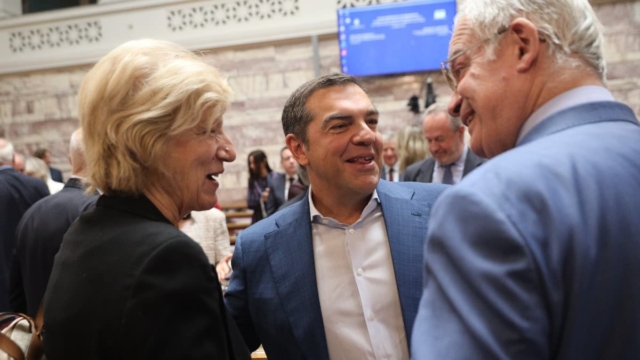 «Ο Τσίπρας θα γυρίσει όταν θεωρήσει ότι μπορεί να γίνει πρωθυπουργός»: Το παρασκήνιο γύρω από την πιθανή επιστροφή