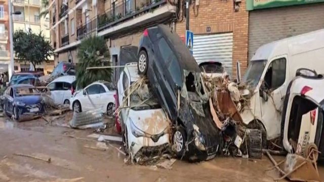 Φονικές πλημμύρες στην Βαλένθια: 158 νεκροί – Οργή λαού για την καθυστέρηση στο «112»