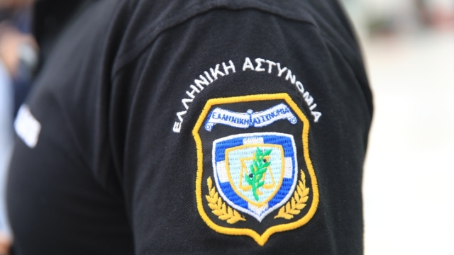 Κακός χαμός στον Βόλο: Οδηγός έφτυσε και χτύπησε αστυνομικό κατά τη διάρκεια ελέγχου