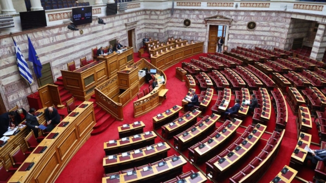 Νέο φορολογικό νομοσχέδιο: Ποιοι είναι οι μεγάλοι κερδισμένοι; Θα πληρώσουν λιγότερο φόρο το 2025!