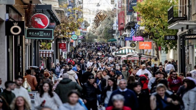 Πρεμιέρα σήμερα για το εορταστικό ωράριο: Ποιες Κυριακές θα είναι ανοιχτά τα καταστήματα
