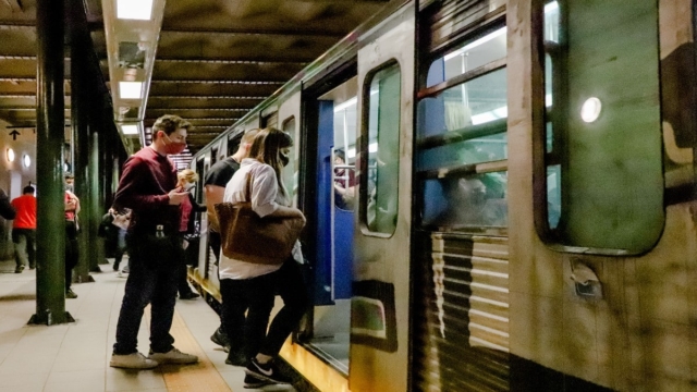 Πρωτοχρονιά στην Αθήνα: Έτσι θα κινηθούν μετρό και τραμ – Αρκετές οι τροποποιήσεις