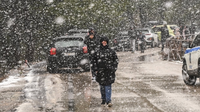 Καιρός σήμερα 29/12: Υποχωρεί η κακοκαιρία, επιμένει το κρύο – Η ενημέρωση από Αρναούτογλου και Μαρουσάκη